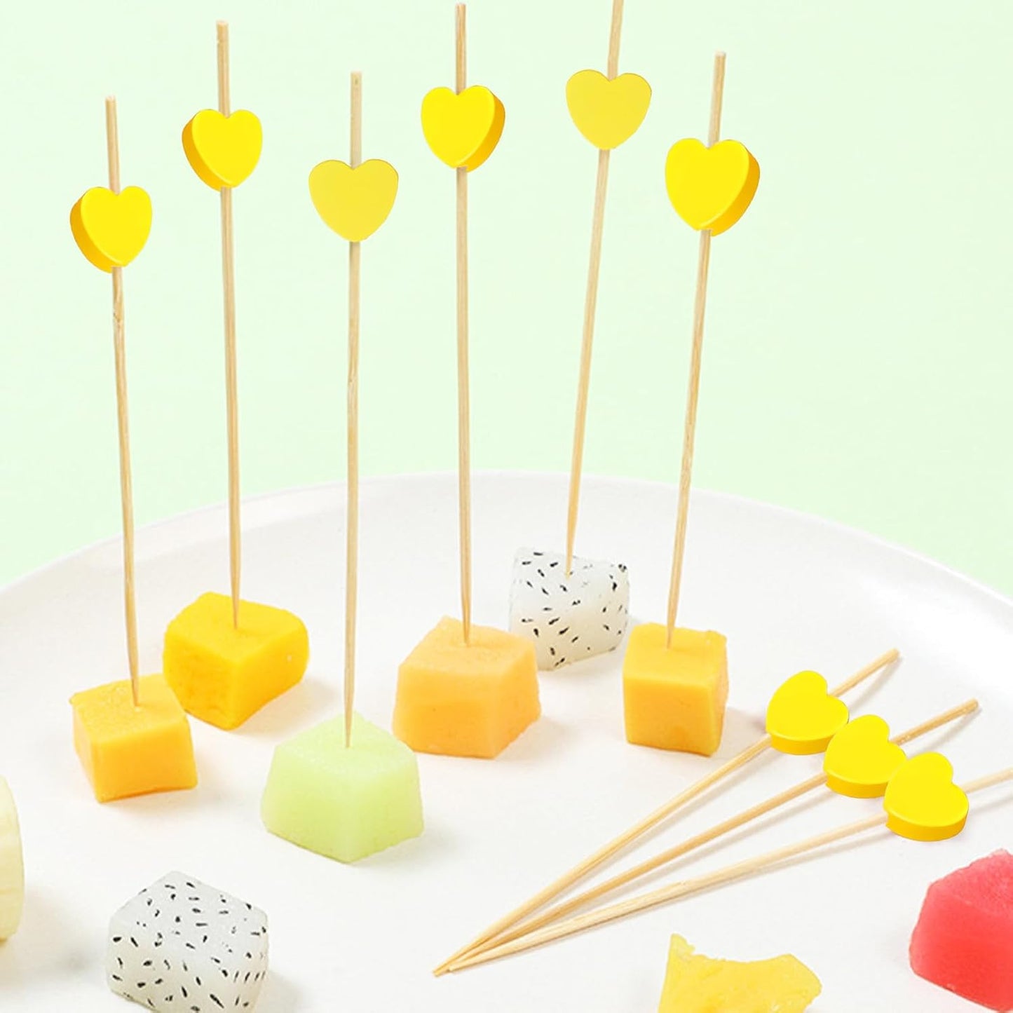 100 Pack Fruit Toothpicks Yellow Heart-Shaped Bamboo Cocktail Picks Natural Bamboo Toothpicks for Appetizers Fruit Cake Dessert Barbecue Snacks Sandwiches for Birthday party Decoration Party Supplies