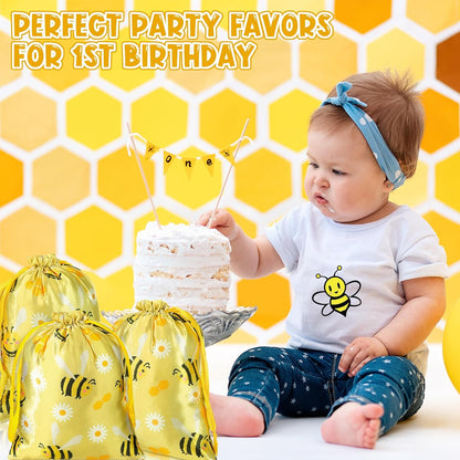 24 Pcs Bee Gift Bags Bee Theme Birthday Party Gift Bags with Drawstring Honey Candy Treats Goodies Bag Yellow Cartoon Birthday Party Favors for Kids Baby Shower Spring Holiday Supplies Gifts