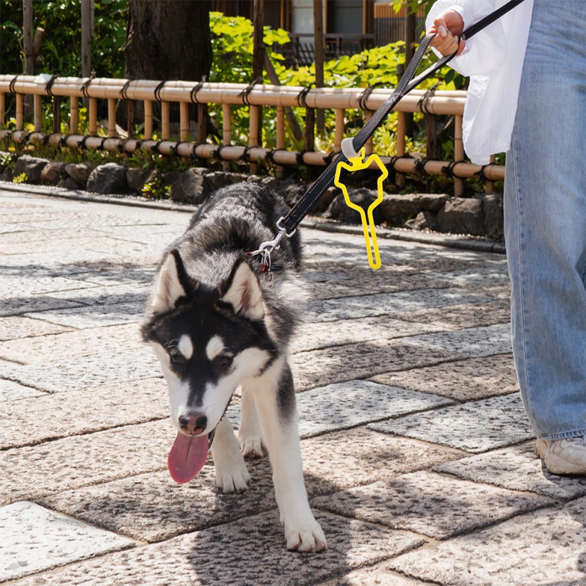 Pet Poop Bag Holder for Leash 2pcs Hands-free Waste Carrier Clips Knot Holder Yellow Dog Walking Accessories