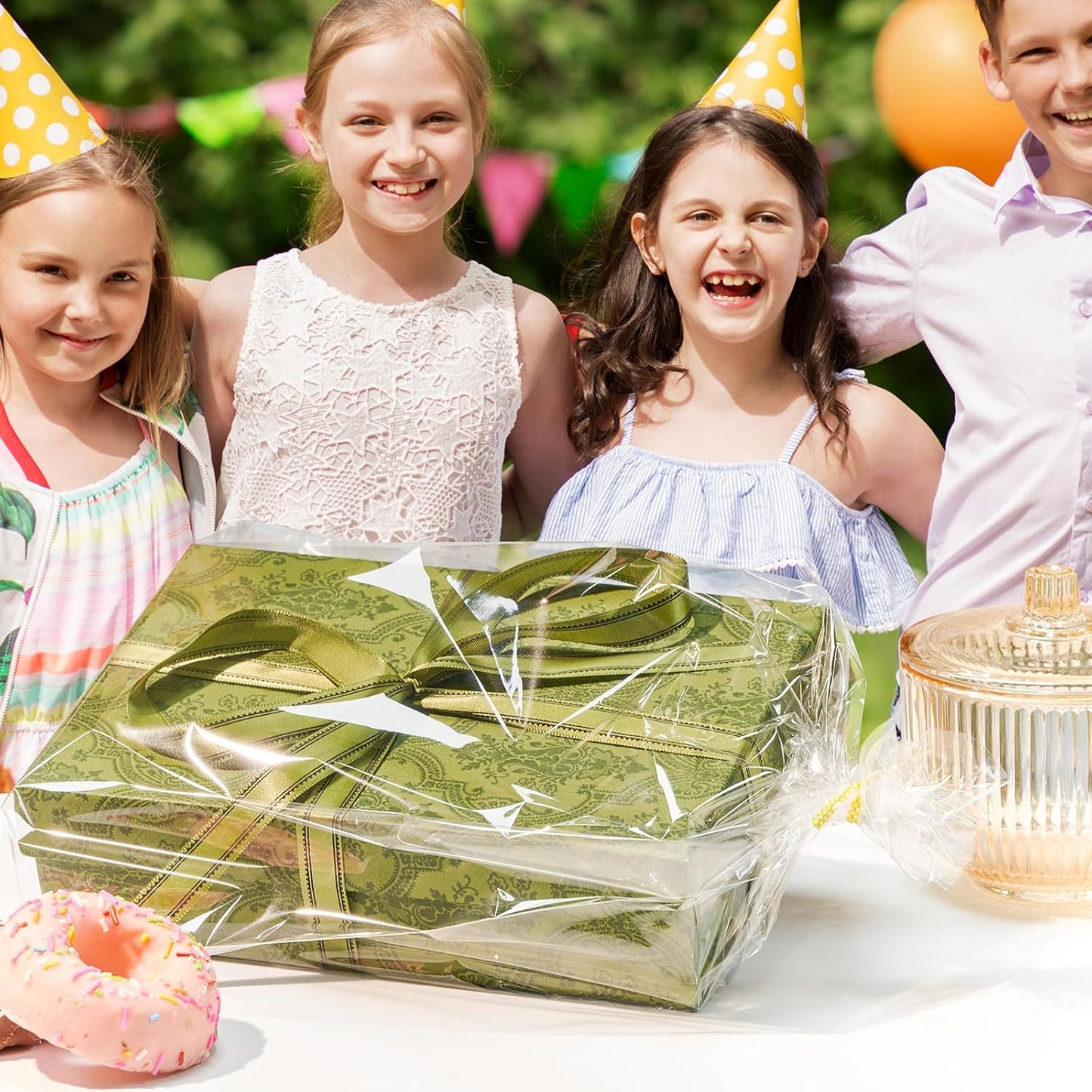 200 PCS Transparent Clear Cellophane Bags 9x12 Inches, Clear Treat Bags with Ties for Cookie Bags Resealable Cellophane Bag for Packaging Cookies,Gifts,Products,Candy,Favors