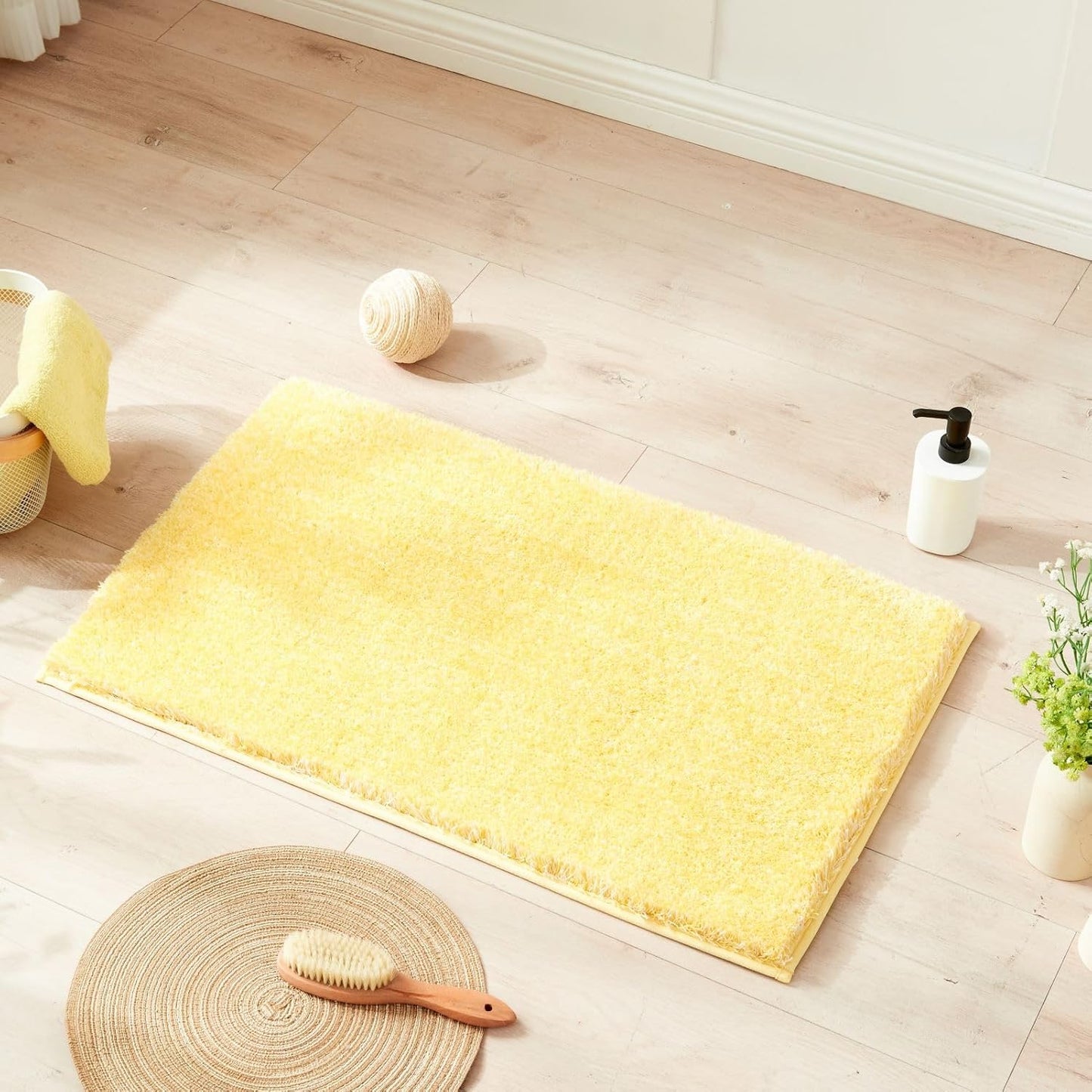 Sparkle Bath Mats for Bathroom Non Slip 32" X 20", Super Soft Microfiber Yellow Bathroom Rugs Washable, Fluffy Absorbent Bath Rugs, Quick Dry Shower Mat Gifts, Yellow and White