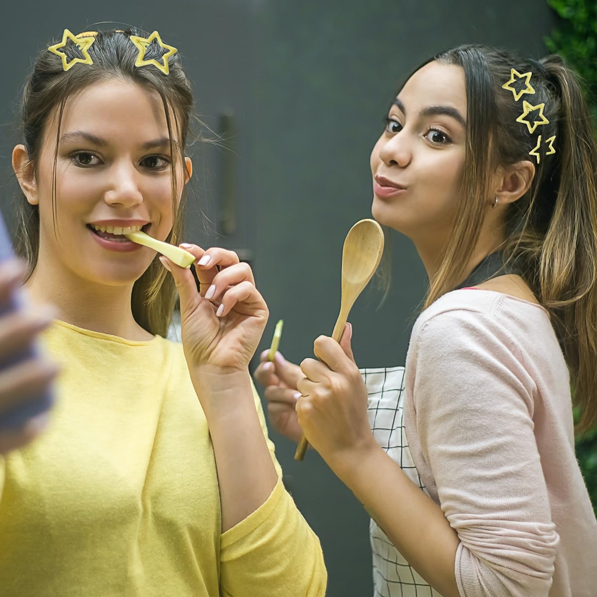 Metal Star Snap Hair Clips Yellow Cute Small Hair Barrettes Y2K Star Hair Clips Hair Access Non-slip Hollow for Women Hairpin Lovely Headpieces for Everyday Fashion and Party 10PCS