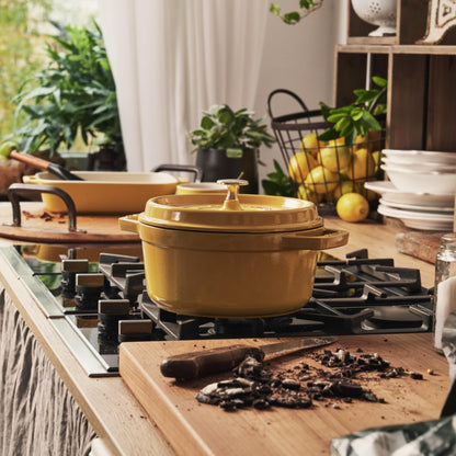 Enamelled Cast Iron Casserole Dish with Lid, Suitable for All Heat Sources Including Induction, 4 People, Round, 24 cm, 3.70 L, 4.7 kg, Lemon