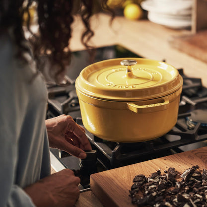 Enamelled Cast Iron Casserole Dish with Lid, Suitable for All Heat Sources Including Induction, 4 People, Round, 24 cm, 3.70 L, 4.7 kg, Lemon