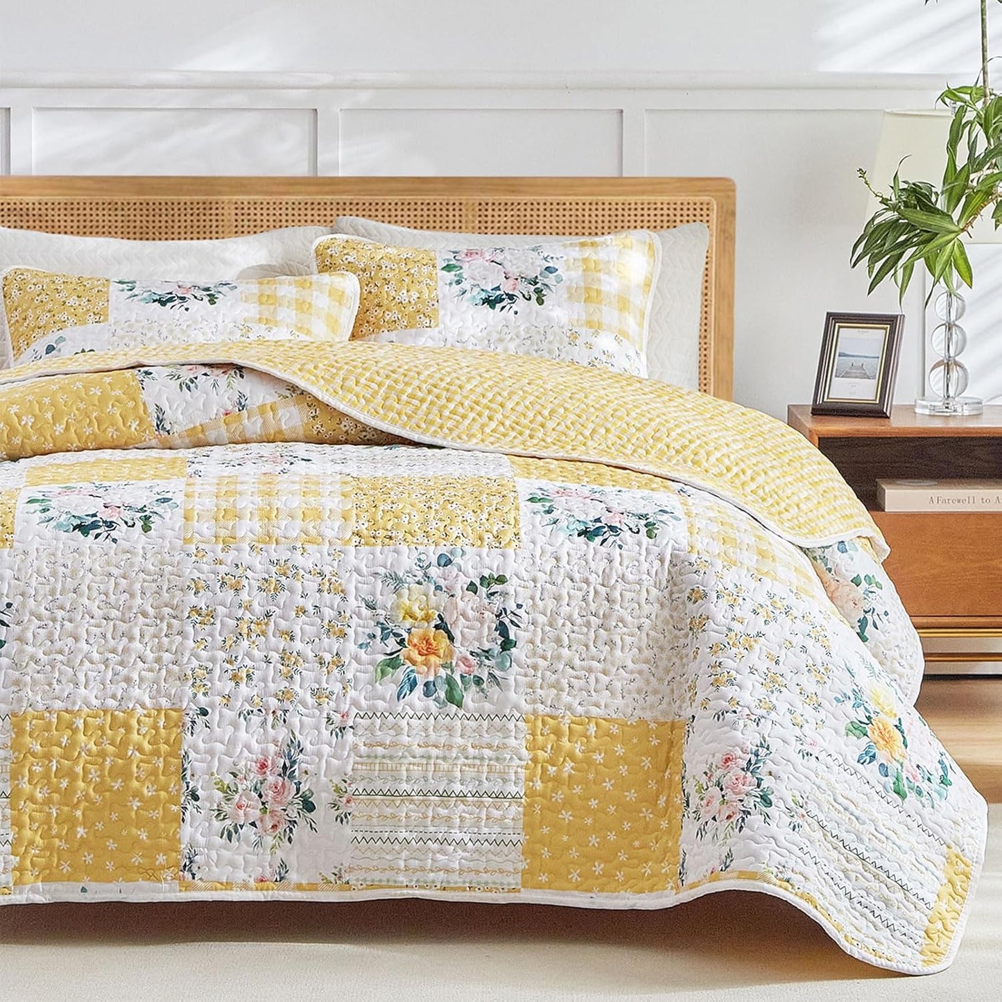 3 Pieces Floral Patchwork Quilt Set Queen, Yellow n White Flowers Design, Soft n Cozy Microfiber Quilt, Bedspread Bed Cover for All Season, 1 Quilt and 2 Pillow Shams- 90x90 inches