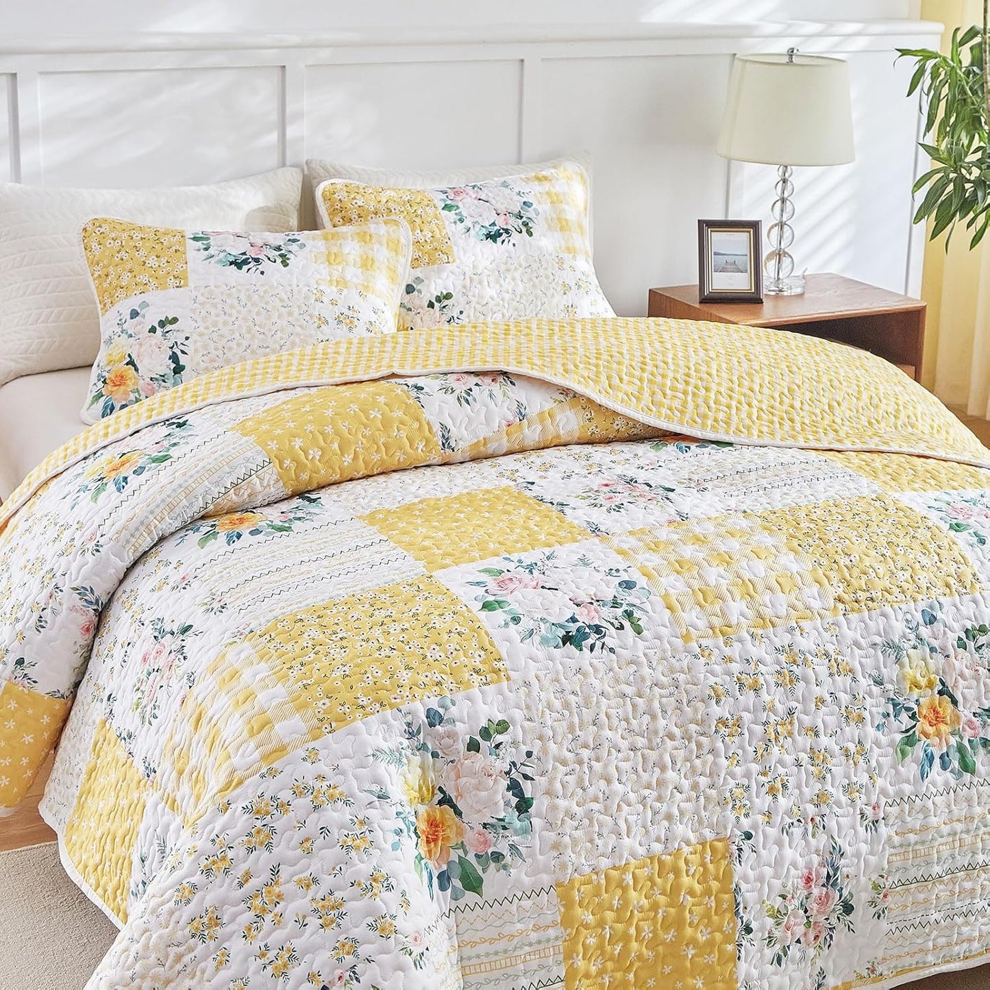 3 Pieces Floral Patchwork Quilt Set Queen, Yellow n White Flowers Design, Soft n Cozy Microfiber Quilt, Bedspread Bed Cover for All Season, 1 Quilt and 2 Pillow Shams- 90x90 inches