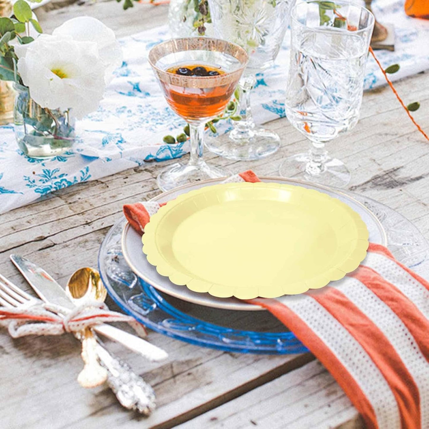 50 Pcs Yellow Scalloped Paper Plates 7 Inch Disposable Yellow Scalloped Dinner Plates for Wedding Baby Shower Birthday Party Supplies Disposable Dessert Plate