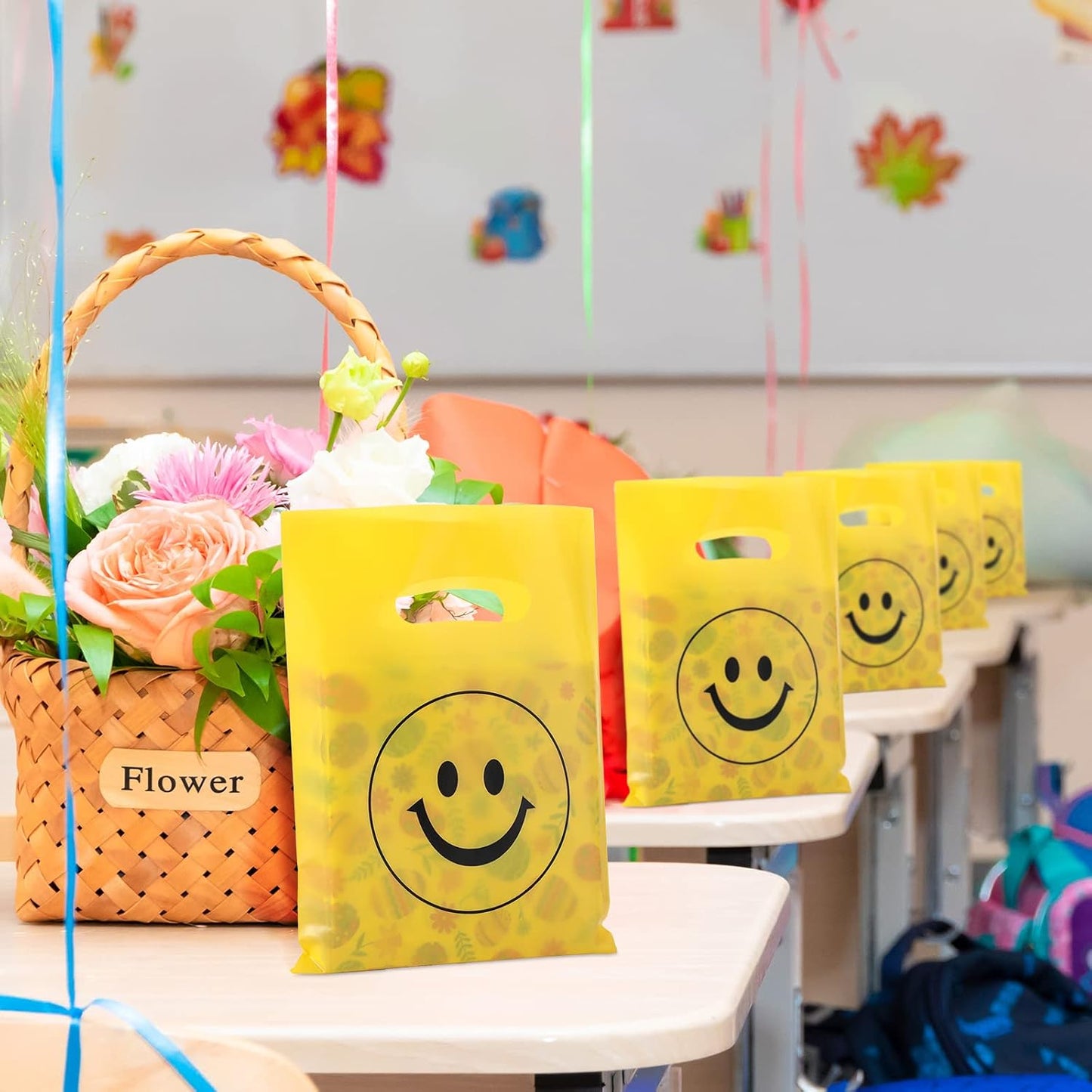 300 Pieces Smile Face Gift Bags 6" x 8" Plastic Party Favors Goodie Treat Bags Bulk with Handle for Kids Birthday Party Classroom School Supplies(Yellow)