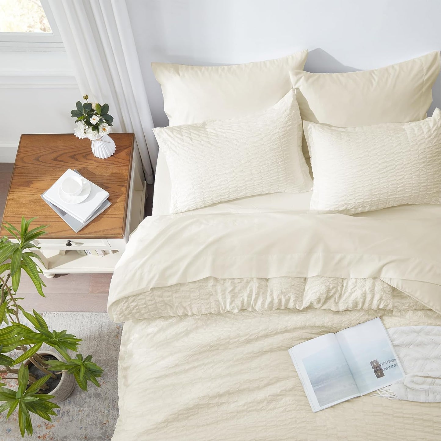 Queen Comforter Set 7 Pieces, Pale Yellow Seersucker Bed in a Bag with Comforter, 2 Pillow Shams, 2 Pillowcases, 1 Flat Sheet, 1 Fitted Sheet
