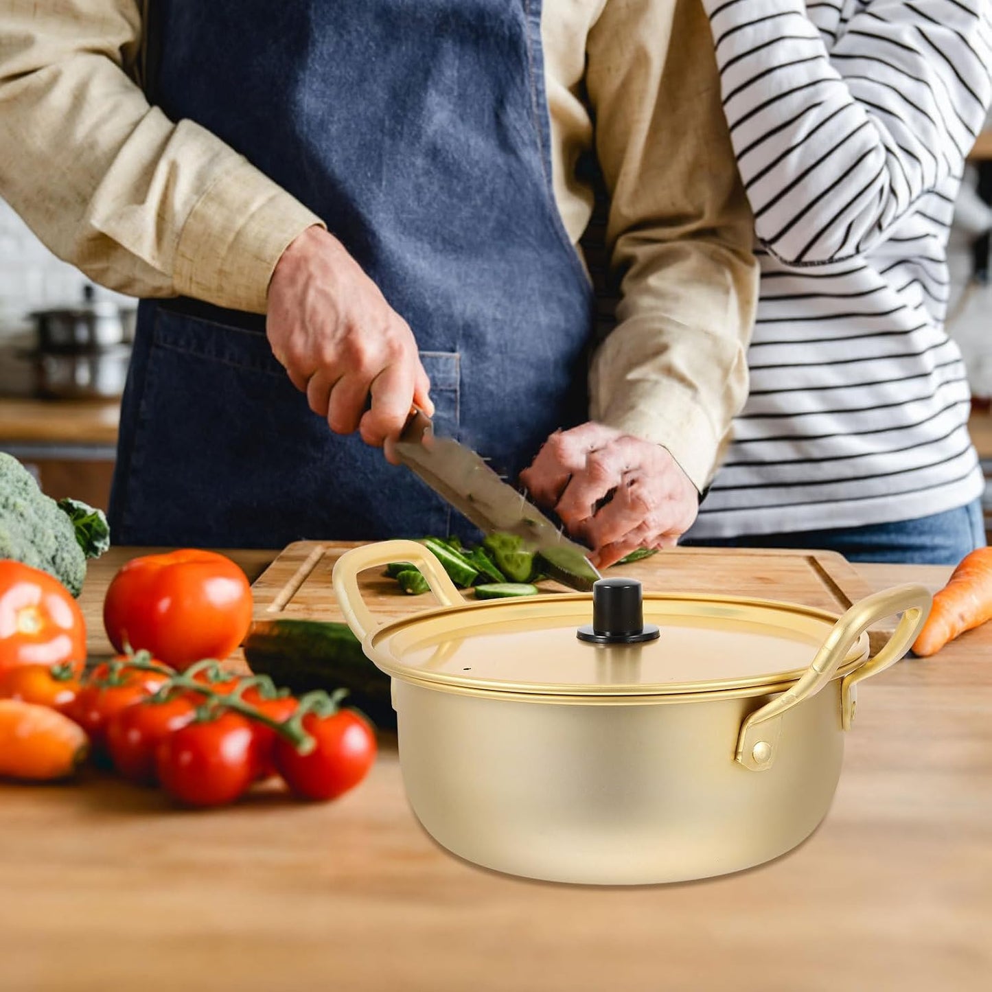 Korean Style 20cm Aluminum Ramen Pot with Lid and Dual Handles, Instant Noodle Cooking Pot for Soup and Small Meals, Lightweight Yellow Aluminum Saucepan for Stove Use