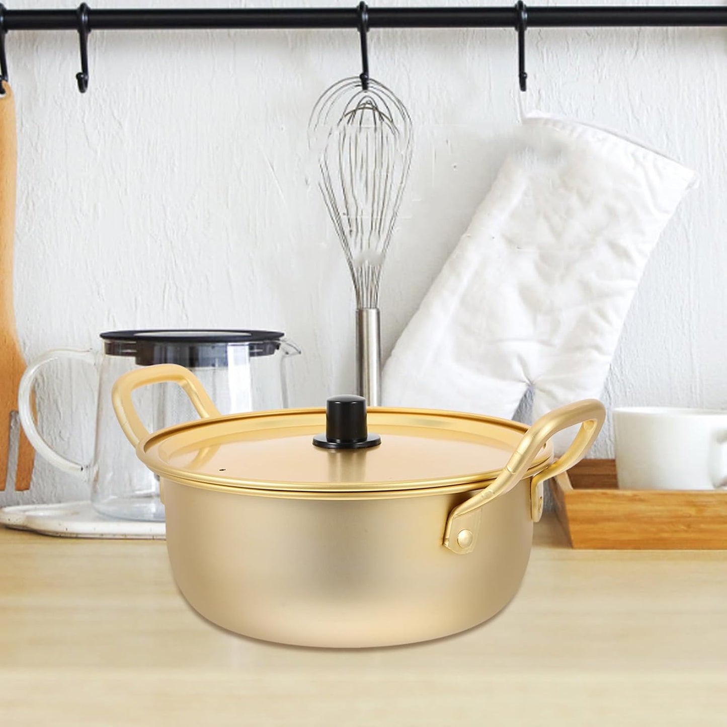 Korean Style 20cm Aluminum Ramen Pot with Lid and Dual Handles, Instant Noodle Cooking Pot for Soup and Small Meals, Lightweight Yellow Aluminum Saucepan for Stove Use