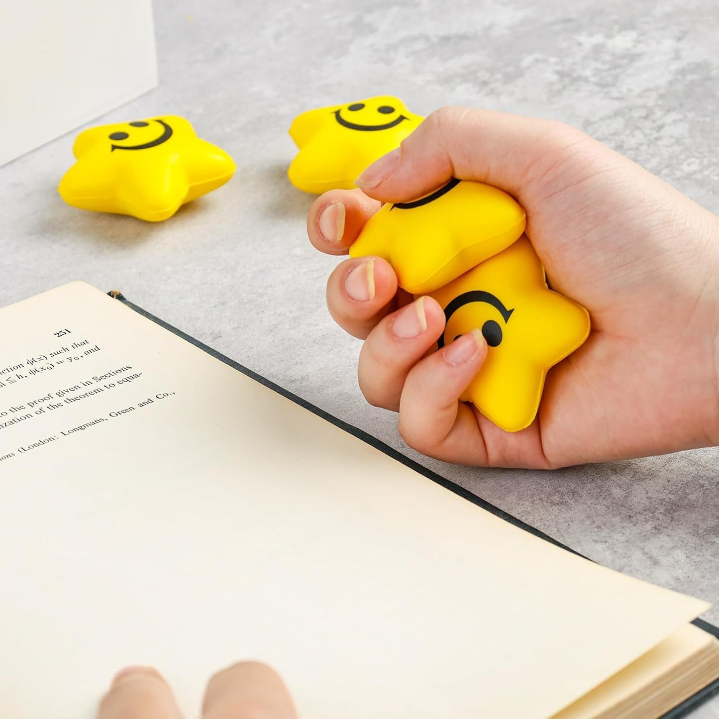 20PCS Star Stress Balls for Adults, 2 Inch Squeeze Toys Smile Face for Kids Adults Classroom Party Prizes Anxiety Fidget Sensory (Pack of 2)