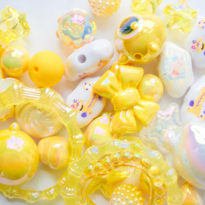 100G Assorted Acrylic Beads for Bracelet Making, Yellow Large Aesthetic Kawaii Beads for Keychain Phone Charms, Multi-Shapes Cute Bead for Jewelry Making, DIY Crafts, Necklace