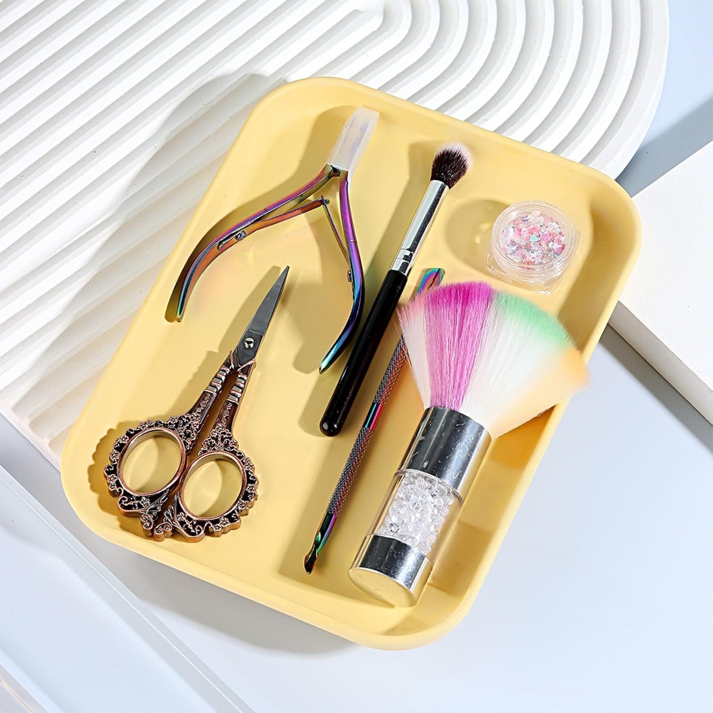 1 Pack Yellow Decorative Serving Tray, Plastic Manicure Tools Storage Dish, Perfume Jewelry Dinner Placing Plate for Bedroom Kitchen Salon Supplies