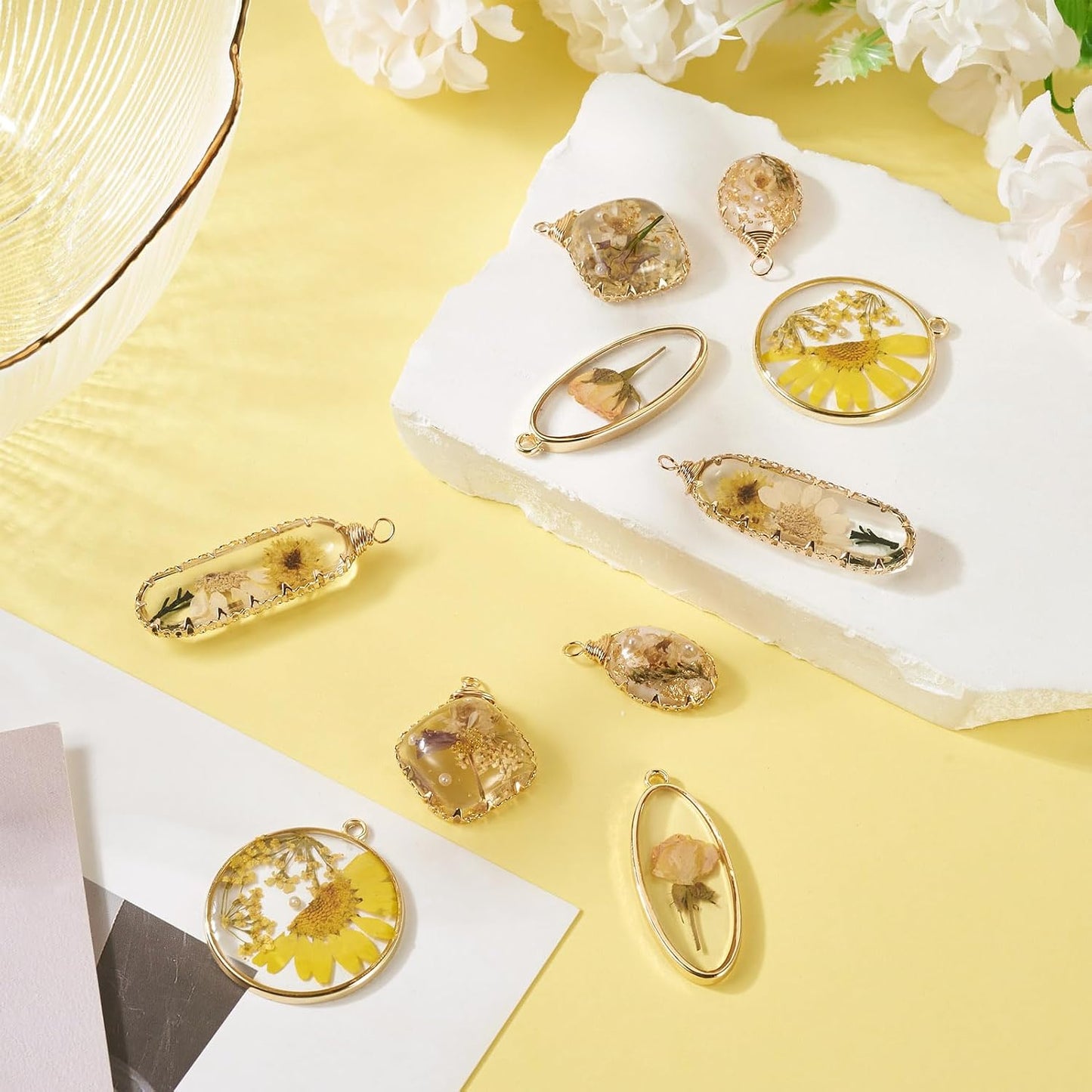 Elecrelive 10Pcs Resin Dried Flower Pendants Yellow Pressed Flower Charms Epoxy Resin Pendants for Necklace Floral Keychain Mothers Day Jewelry