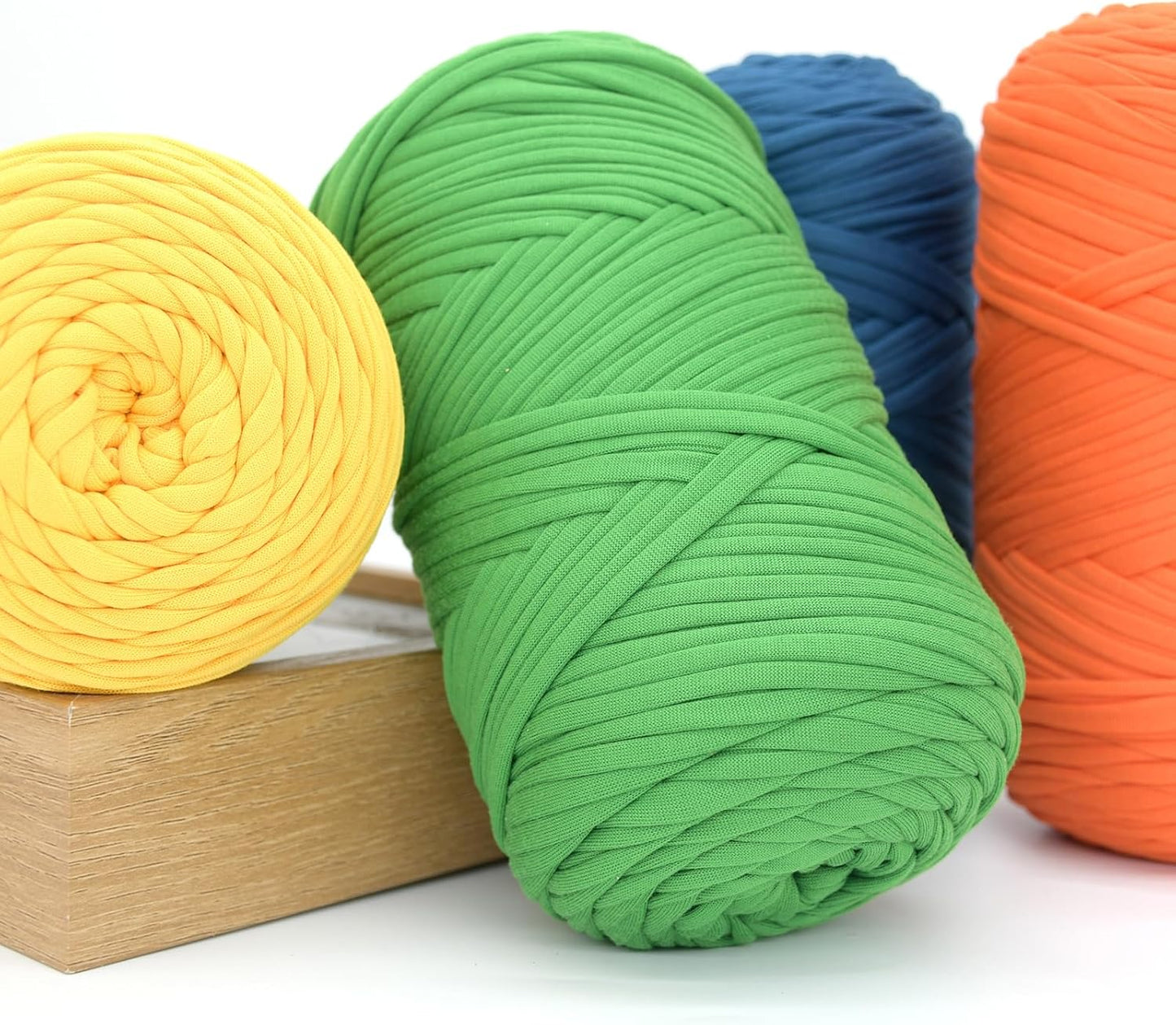400G Tshirt Yarn for Crocheting,Golden Yellow T Shirt Chunky Elastic Fabric Thick T-Shirt Crochet Yarn for Beginners Crocheting Hand Knitting Bag/Basket/Coasters/DIY Crafts/Home Decor