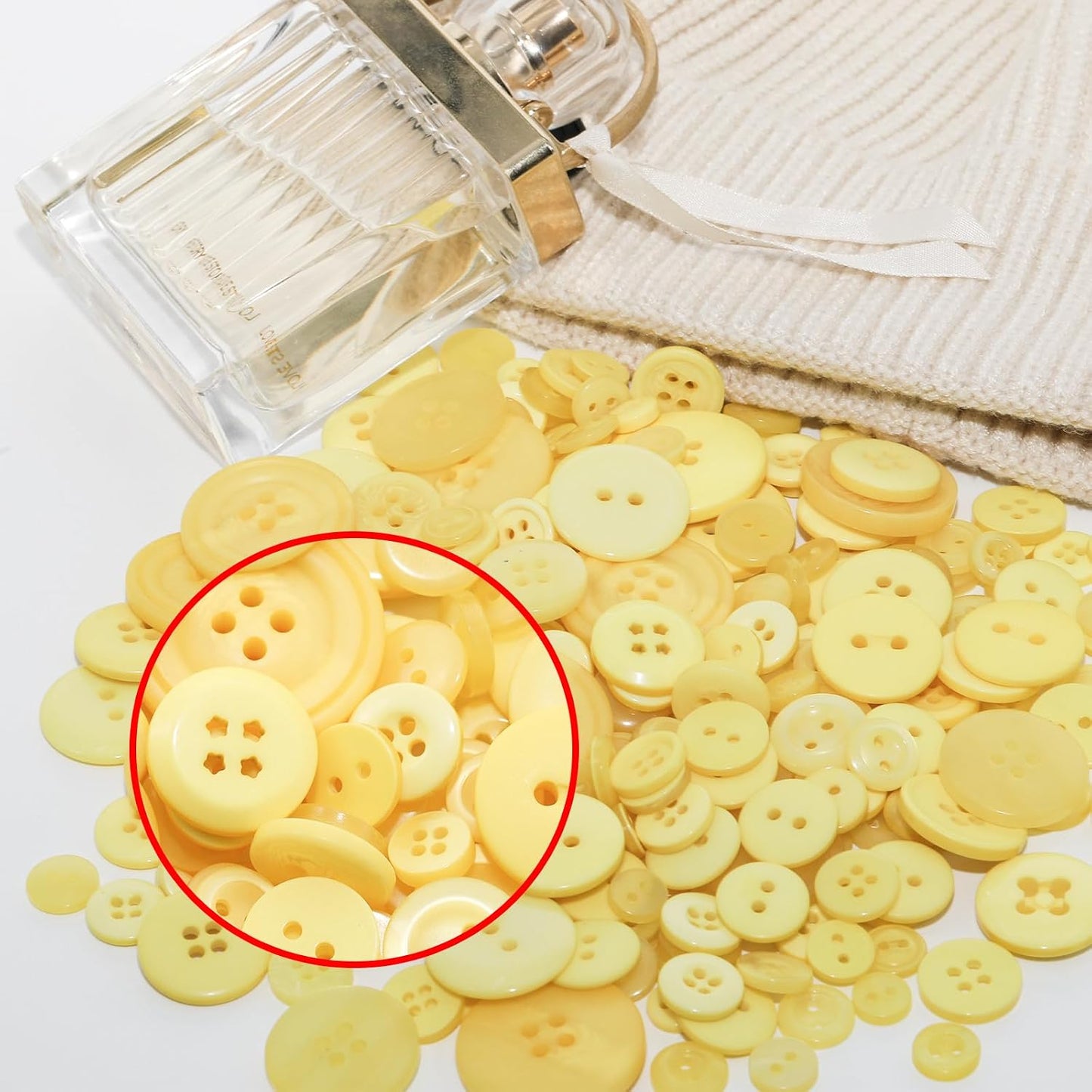 About 500-600Pcs Round Resin Buttons, Mixed Size Sewing Buttons, 2 and 4 Holes Assorted Buttons for Crafts, 300g Manual Button Painting DIY Handmade Ornament Button (Yellow)