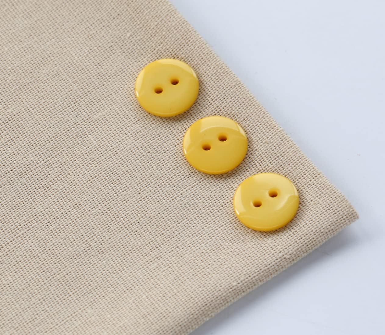 200pcs 5/8 Inch (15mm) Yellow Buttons 2 Holes Resin Button for Sewing and DIY Crafts