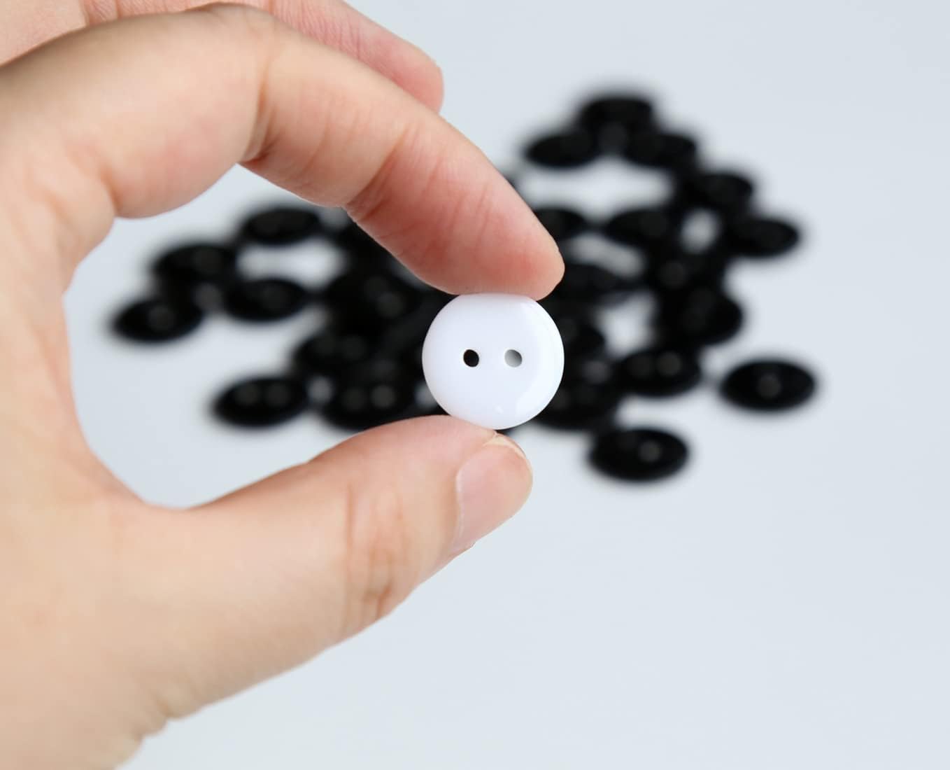 200pcs 5/8 Inch (15mm) Yellow Buttons 2 Holes Resin Button for Sewing and DIY Crafts