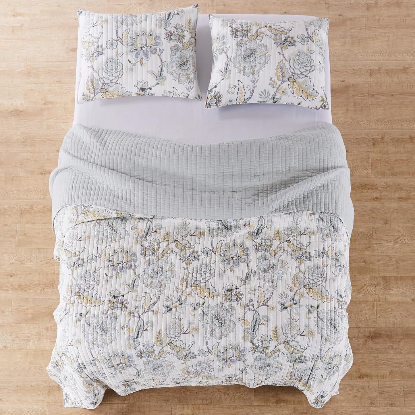 Ophelia Spa Reversible King/Cal King Quilt Set (106x92in) and 2 Pillow Shams (36x20in) - Bedding - Blue, Yellow, White - Rayon King Size Quilt Bedding Set - Lightweight, Soft, Pre-Washed