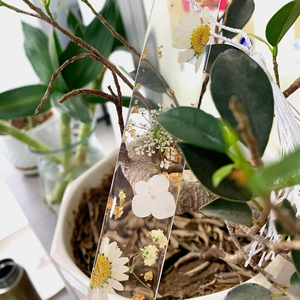 Daisy Epoxy Bookmarks - Dried Flower Resin Bookmark, Pressed Flower Bookmark, Transparent Floral Page Marker - Acrylic, Yellow Daisy