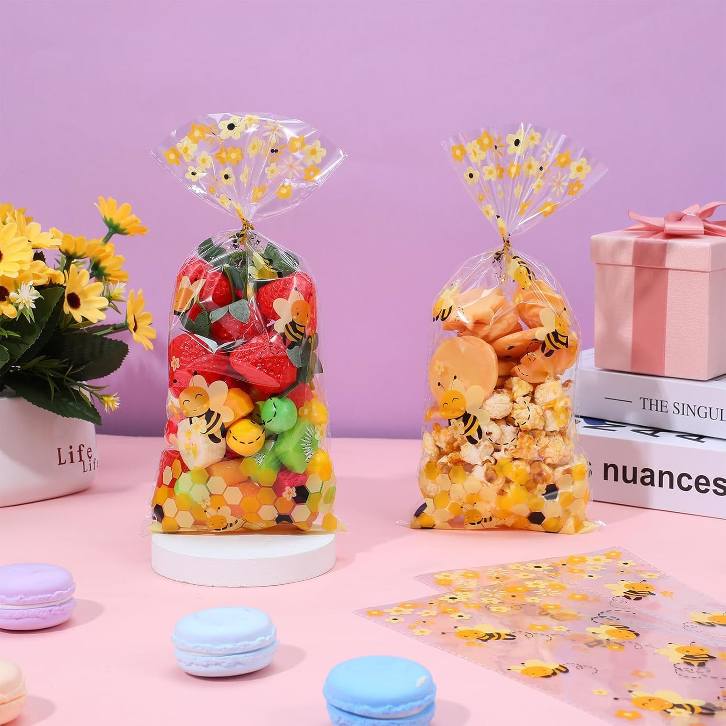 Bee Party Favors, 50Pcs Clear Plastic Bee Gift Bags with Handles,Bees Birthday Bees Goodie Bags Yellow Gift Bag for Baby Shower, Birthday Party, Wedding