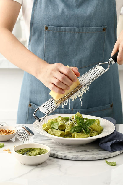 Stainless Steel Lemon Zester Grater with Handle - Garlic, Cheese, Parmesan, Nutmeg, Lime, Ginger Grater - Heavy Duty Kitchen Tool - Citrus Zester with Blade Cover - Fine Shred - Black