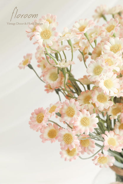 24pcs Yellow Small Artificial Flowers Faux Silk Daisies Fake Wildflowers with Stems for DIY Wedding Bouquets Floral Arrangements Party Decor Centerpieces Decorations (Vase Not Included)