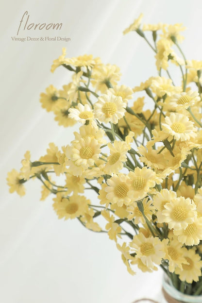 24pcs Yellow Small Artificial Flowers Faux Silk Daisies Fake Wildflowers with Stems for DIY Wedding Bouquets Floral Arrangements Party Decor Centerpieces Decorations (Vase Not Included)
