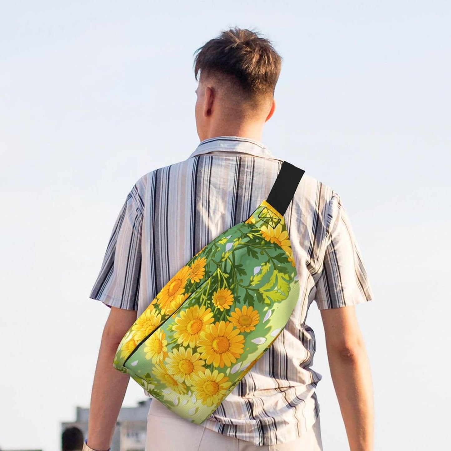 Yellow Daisy Pattern Running Waist Pack-No-Bounce Phone Holder for Gym, Waterproof Crossbody Fanny Pack with Adjustable Belt