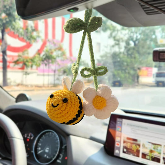 Cute Crochet Bee Daisy Rearview Mirror Hanging Car Accessories, Rear View Mirror Hanging Bee Ornament Accessories for Women and Men, Handmade Cute Car Interior Decor Gift