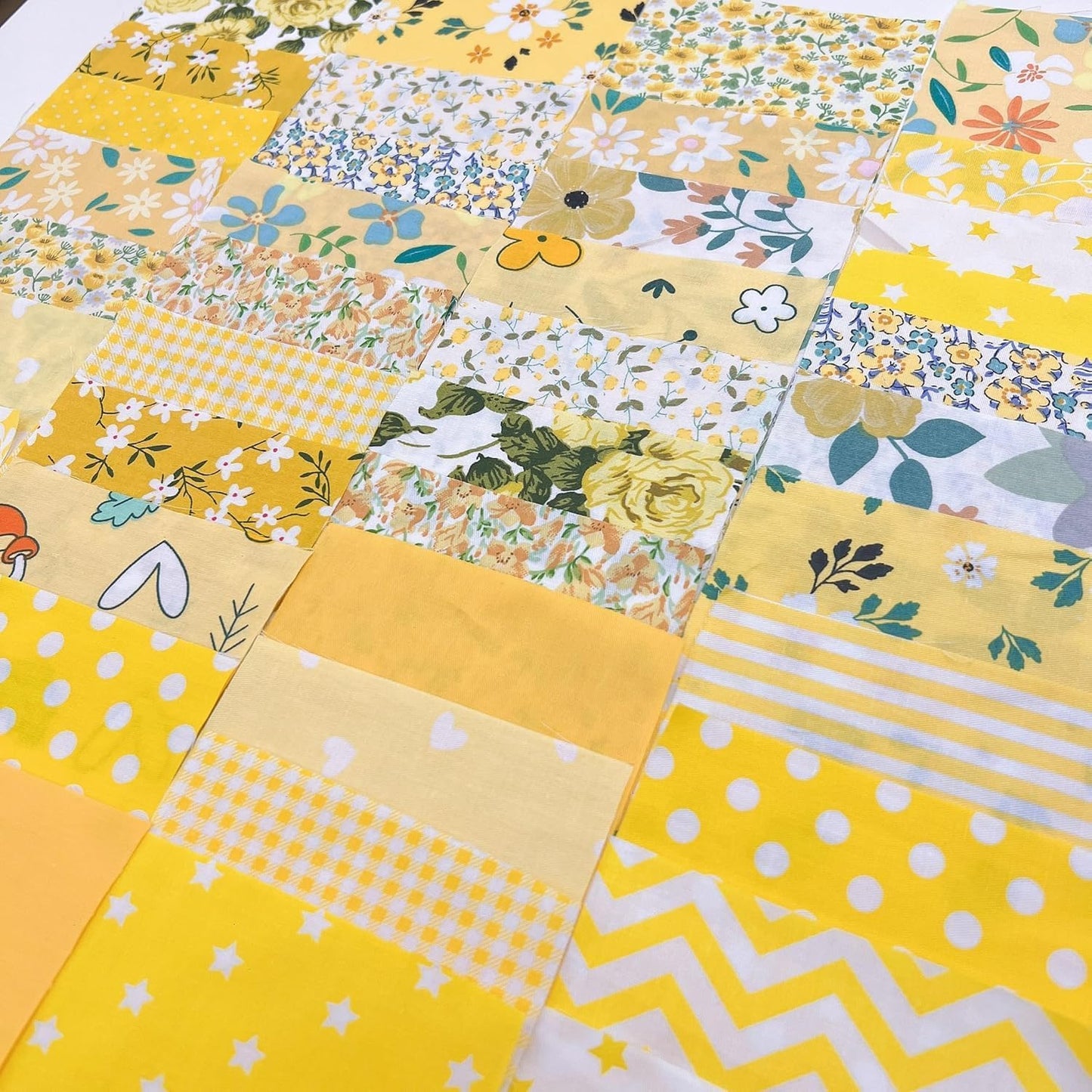 7PCS 9.8" x 9.8"(25 * 25CM) Quilting Fat Quarters Fabric Bundles, for Sewing Crafting,Print Floral Striped Polka Dot 100% Cotton Gingham Fabric (Yellow, 25 * 25cm)