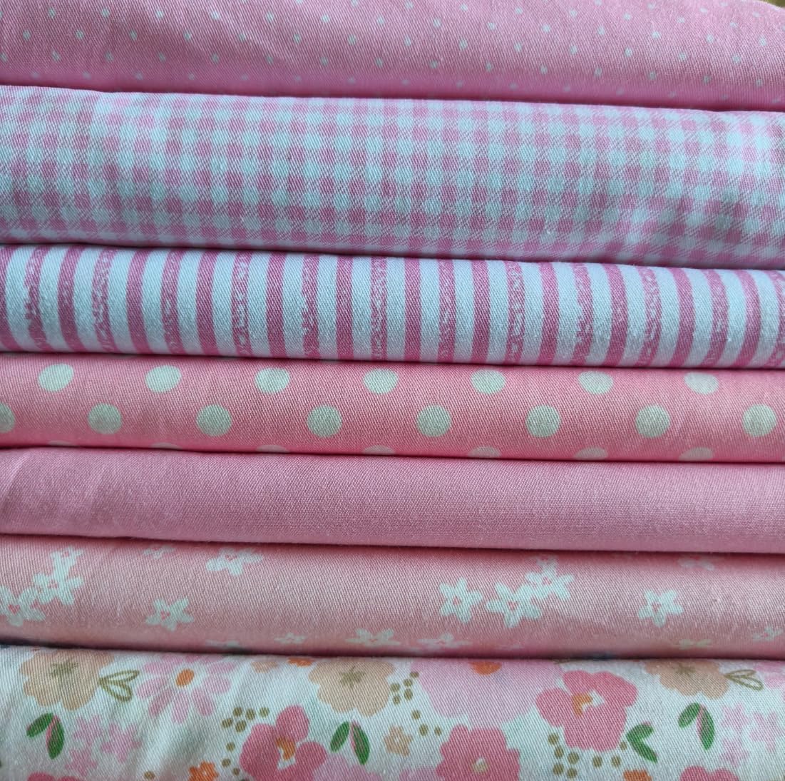 7PCS 9.8" x 9.8"(25 * 25CM) Quilting Fat Quarters Fabric Bundles, for Sewing Crafting,Print Floral Striped Polka Dot 100% Cotton Gingham Fabric (Yellow, 25 * 25cm)