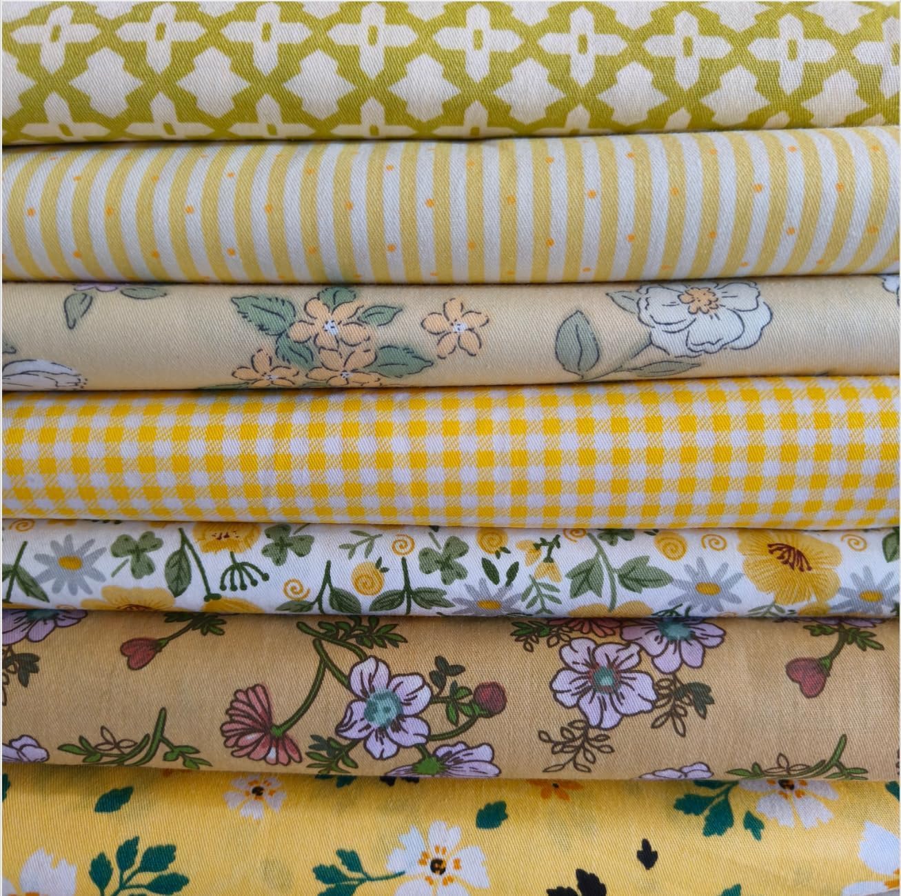7PCS 9.8" x 9.8"(25 * 25CM) Quilting Fat Quarters Fabric Bundles, for Sewing Crafting,Print Floral Striped Polka Dot 100% Cotton Gingham Fabric (Yellow, 25 * 25cm)