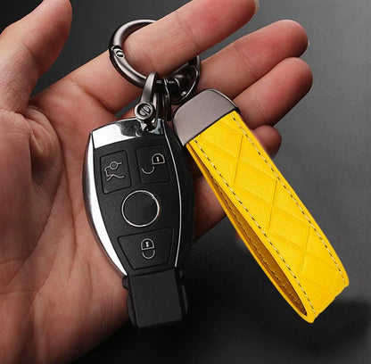 Car Keys Keychain, Leather Key Chain, Universal Decorative Car Key Holder, Anti-lost D-ring, 360 Degree Rotatable Key Fob Keychain, Keychain for Men and Women(Yellow)