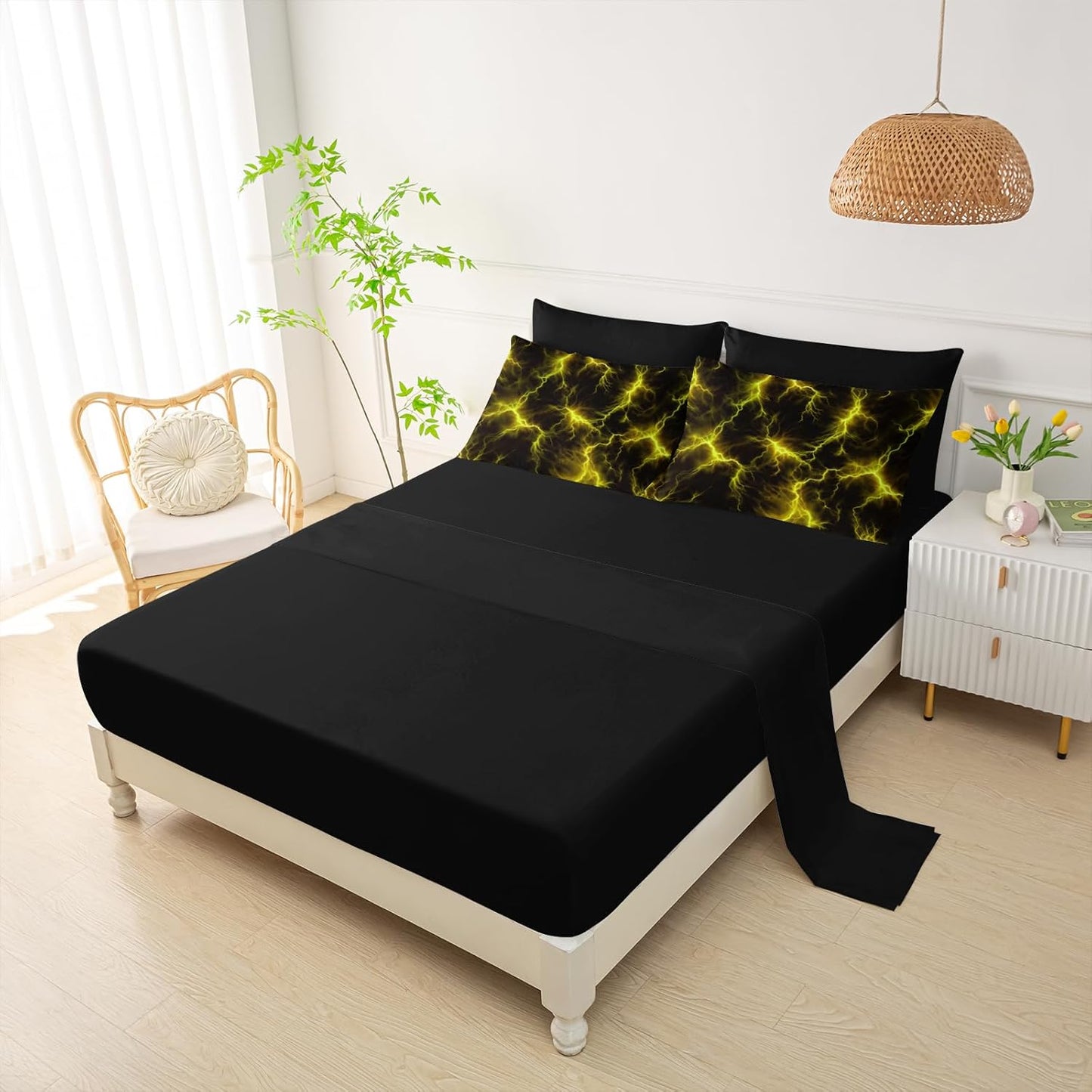 QOOMO Yellow Lightning 7 Pieces Comforter Set Queen Size,Lightning Bedding Set for Kids-Include 1 Comforter,1 Fitted Sheet,1 Flat Sheet,2 Printing Pillowcases and 2 Black Pillowcases