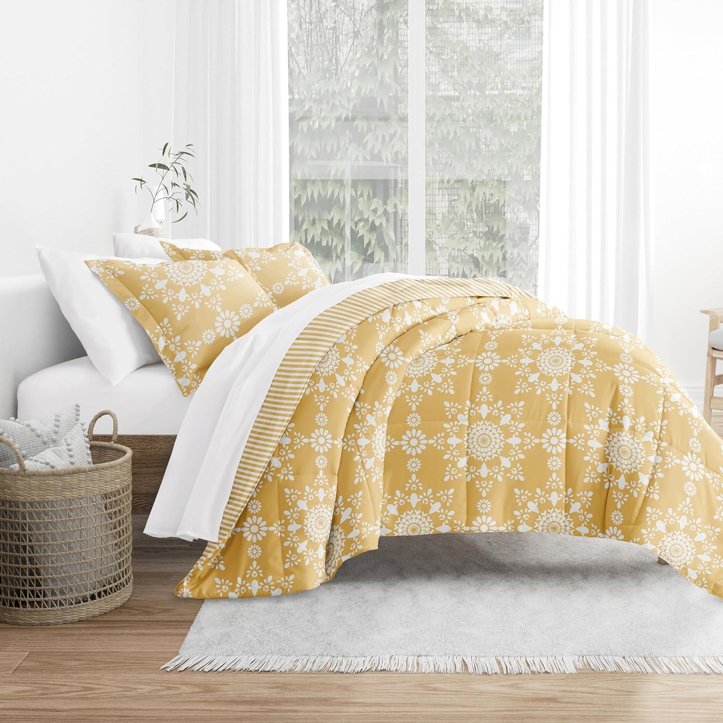 Comforter Set Patterned Microfiber All Season Down-Alternative Ultra Soft Bedding in Daisy Medallion - Full/Queen Daisy Medallion Yellow