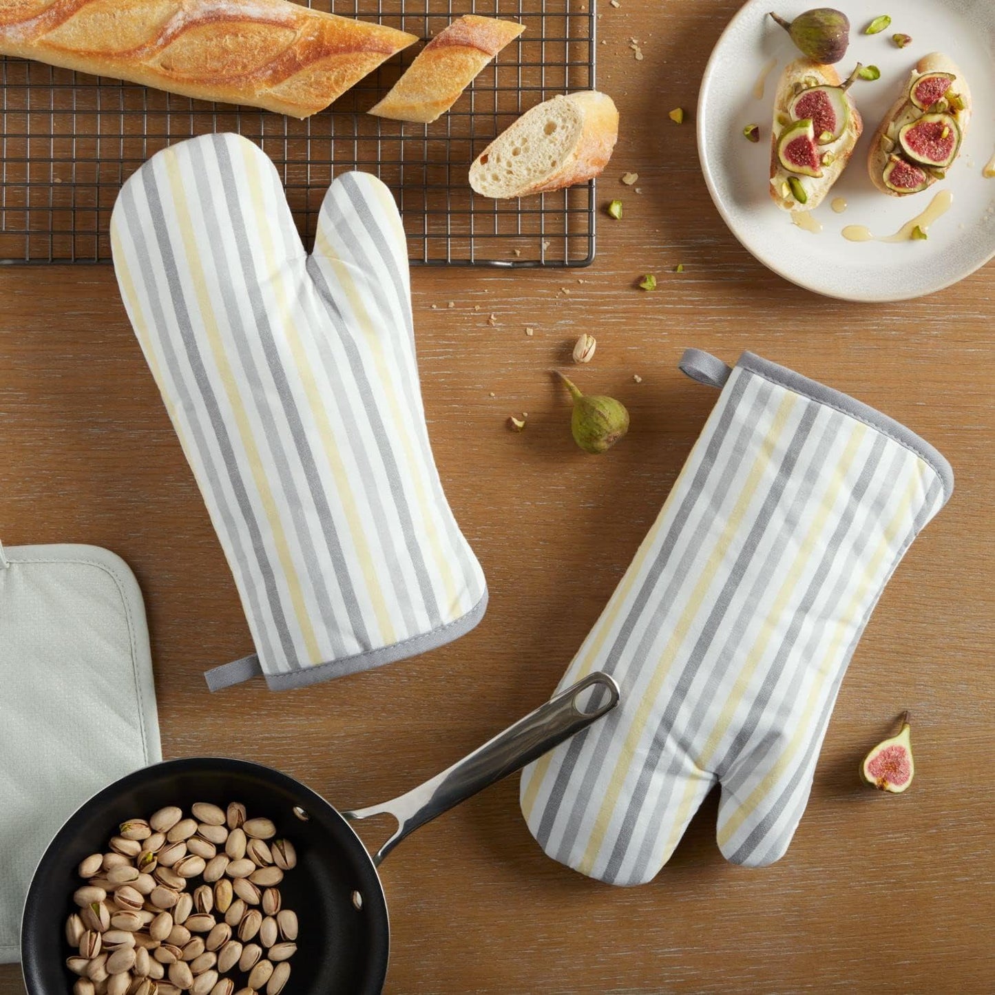 Daisy Stripe Oven Mitt Set 2-Pack, Grey/Yellow, 7"x13"