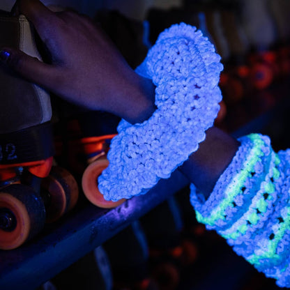 DIY Glow Cozy Glow in the Dark Yarn, Neon Yellow, 1 Pack | Worsted Weight Soft Tube Knit & Crochet Fiber for Halloween Costumes, Décor, Pillows, Trim, Glow in the Dark Bags